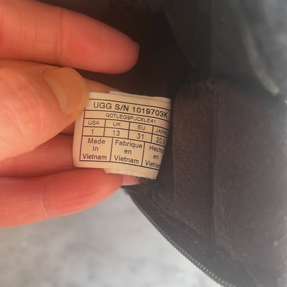 Ugg Kids Viki Boots - Picture 9 of 11